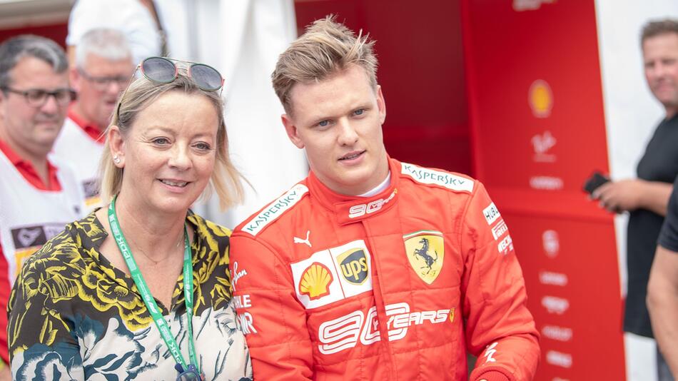 Mick Schumacher und Managerin Sabine Kehm