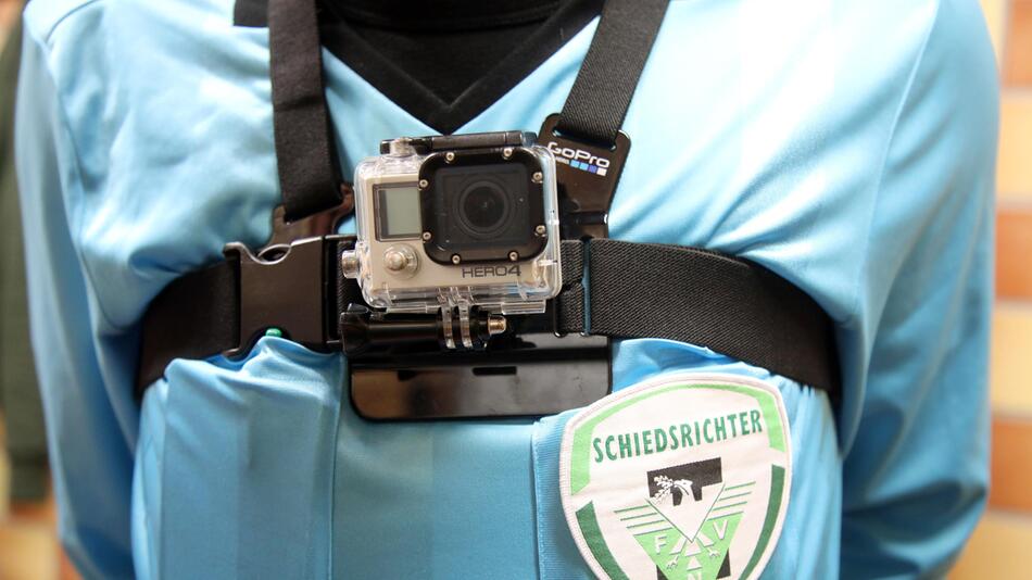 Bodycams im Amateurfußball: "Man startet mit Misstrauen ins Spiel"