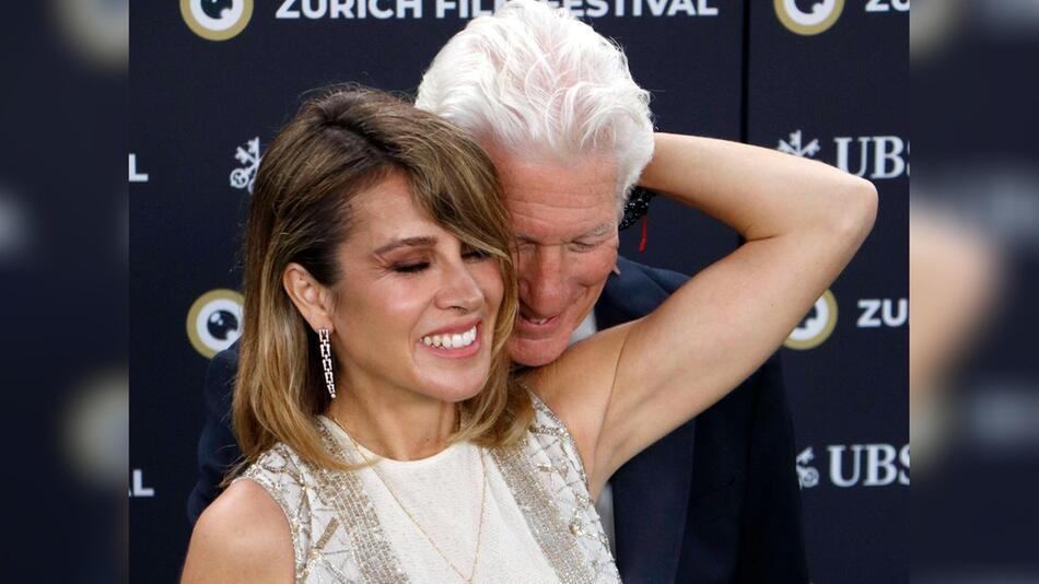 Richard Gere und seine Frau Alejandra zeigen sich verliebt wie am ersten Tag.