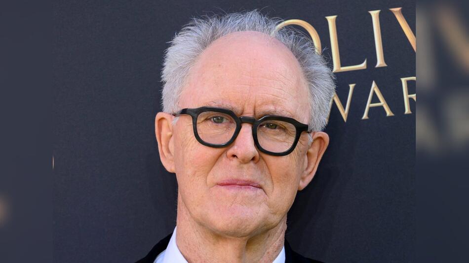 John Lithgow wird zu Albus Dumbledore.