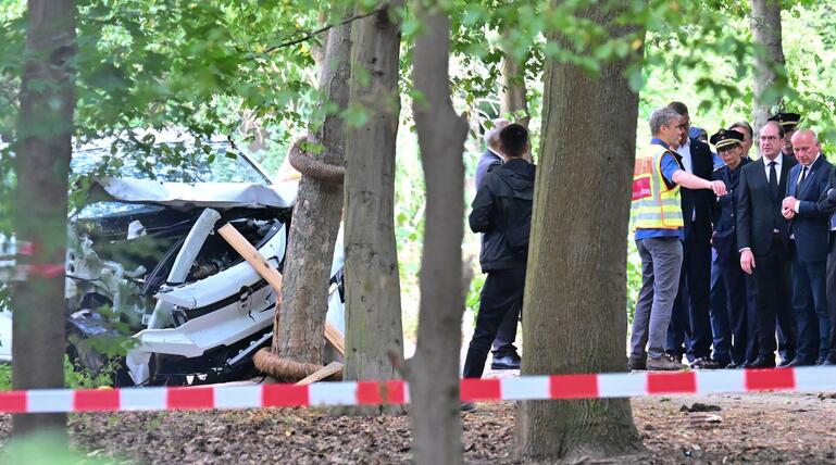 Auto fährt in Menschenmenge - CSD abgebrochen
