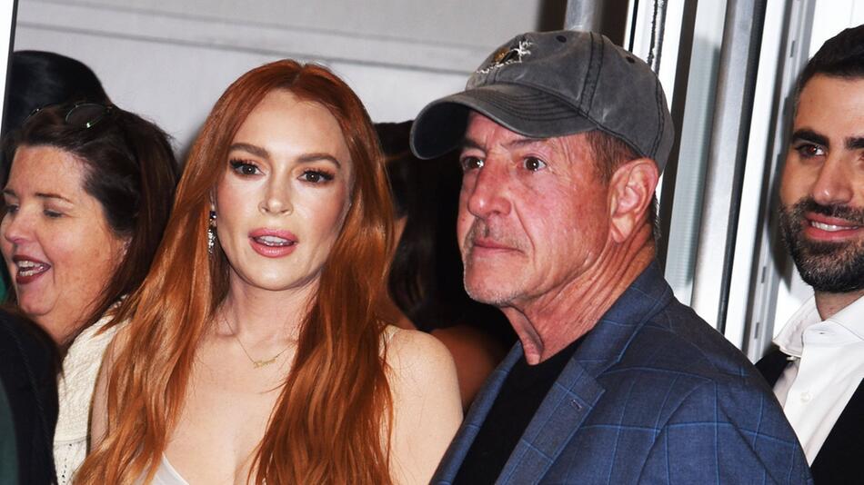 Lindsay Lohan hat ein schwieriges Verhältnis zu ihrem Vater Michael. Im März 2024 begleitete er ...