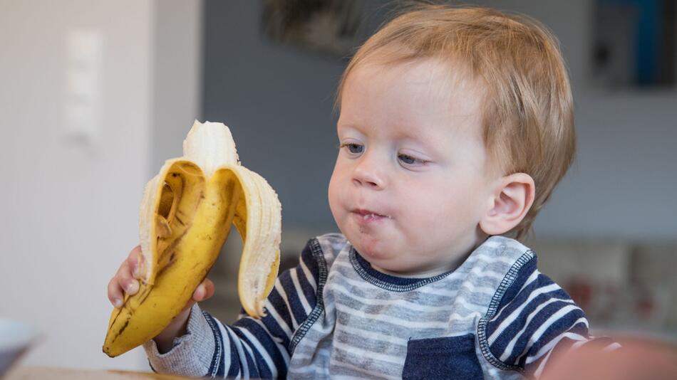 Babykotze, Filzstift und Flüssigkleber: Waschtipps für Eltern