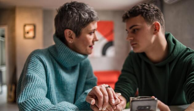 Mutter Sohn Gespräch