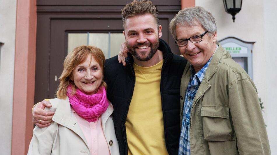 Petra Nadolny mit Benjamin Heinrich und Gernot Schmidt (r.) in "Unter uns".