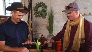 Sie zittern im kalten Deutschland nicht nur vor Aufregung: Marco (l.) und Björn aus Namibia.