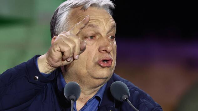 Foto von Ungarns Ministerpräsident Viktor Orbán mit mahnendem Zeigefinger 
