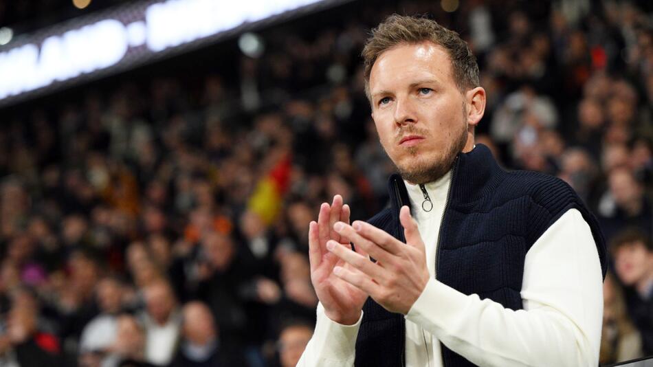 Bundestrainer Julian Nagelsmann am Spielfeldrand