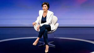 Sandra Maischberger diskutiert in ihrer ARD-Talkshow mit prominenten Gästen.