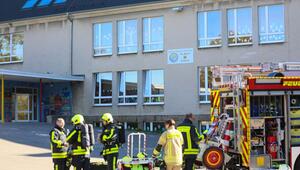 Gasaustritt an Schule - mehrere Kinder verletzt