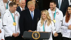 Donald Trump 2018 mit den amerikanischen Goldmedaillisten der Olympischen Winterspiele.