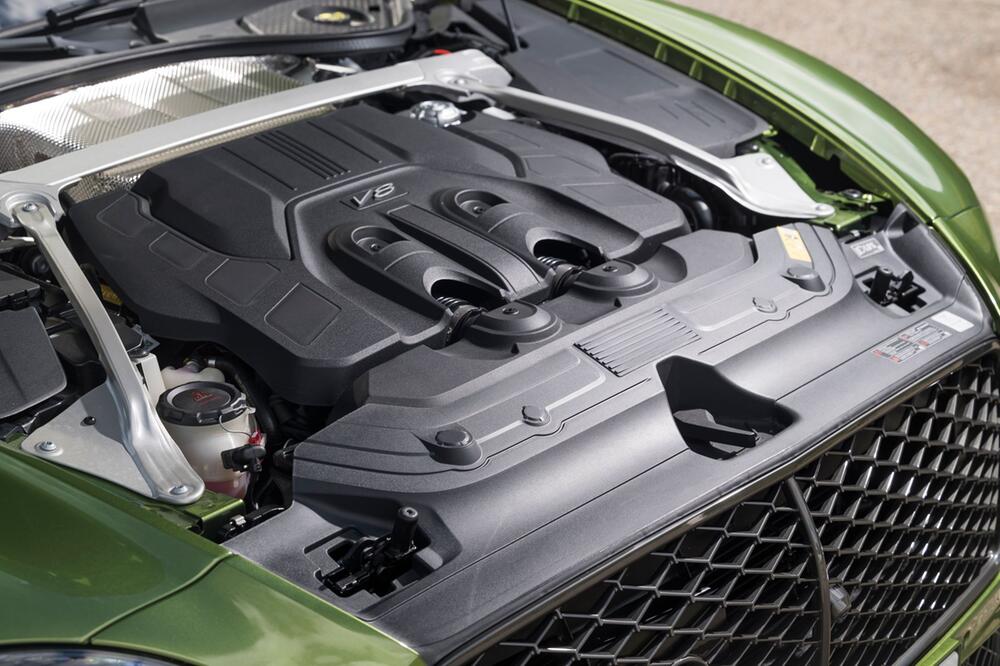 Blick unter die Motorhaube des Bentley Continental GT