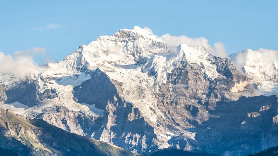 Junge Frau bei Wanderausflug in den Schweizer Alpen verschwunden