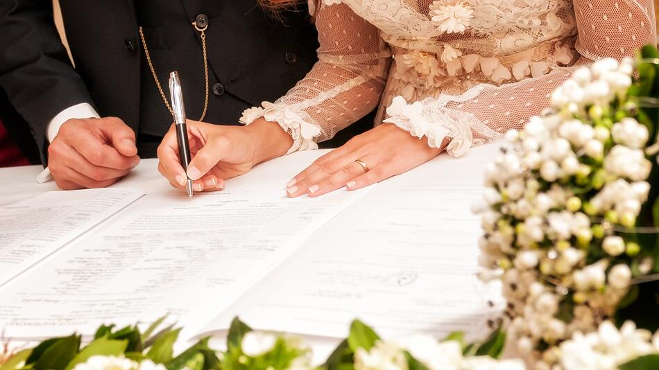 Braut unterzeichnet