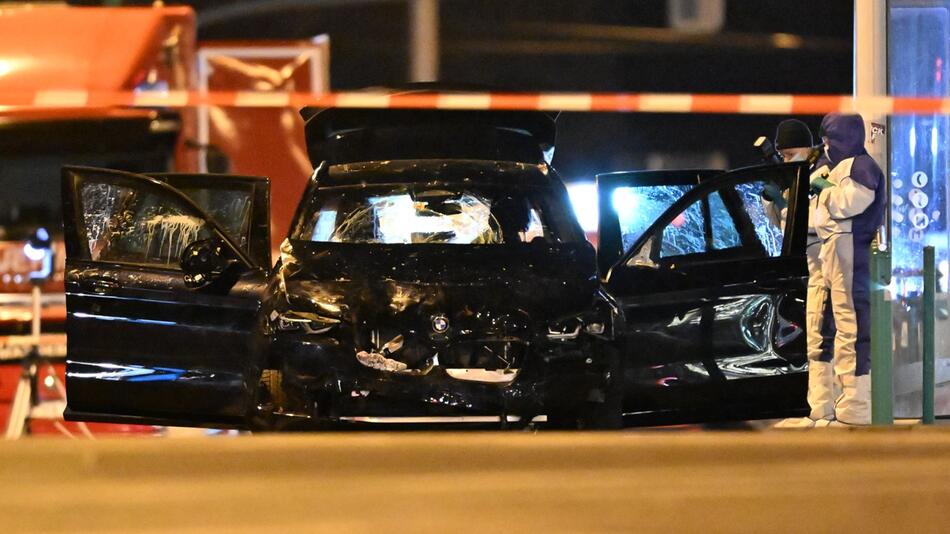 Auto fährt in Menschenmenge auf Magdeburger Weihnachtsmarkt