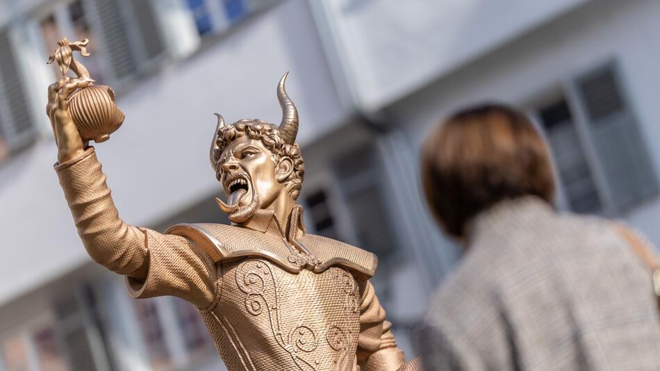Stadt trifft Entscheidung zu Teufel-Statue – Mordaufruf gegen Bürgermeister