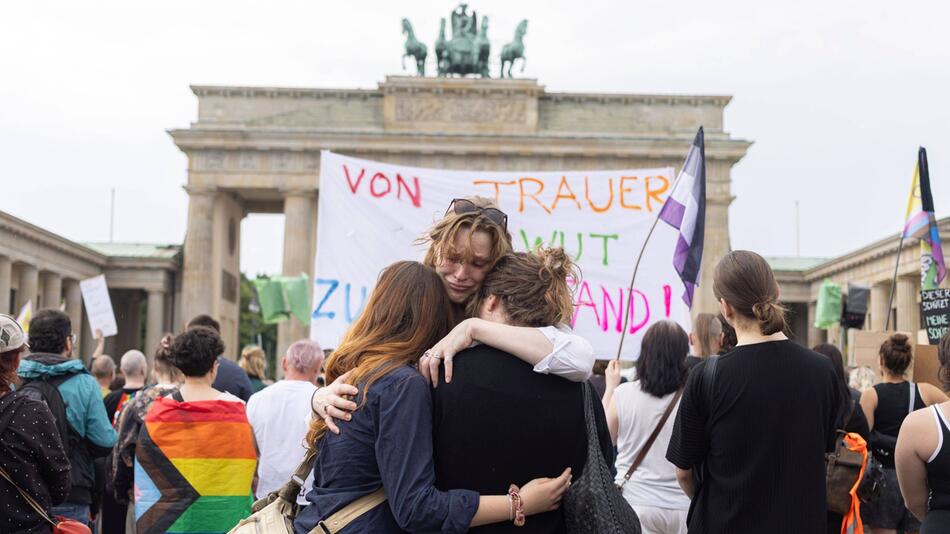 "Die Statements vor den Kameras fühlen sie wie blanker Hohn an"
