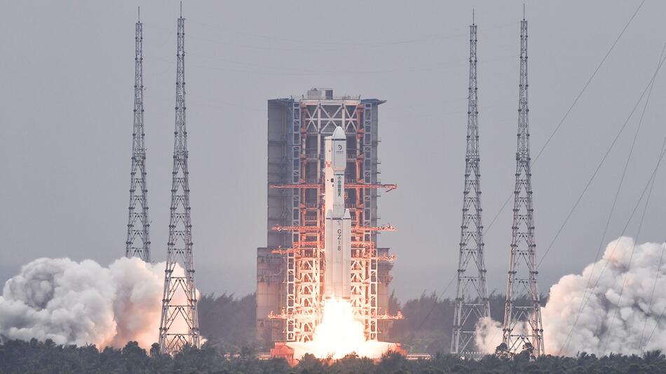 China schießt wichtigen Satelliten für Mondmissionen ins All