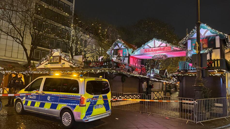 Weihnachtsmarkt in Köln wegen Koffer geräumt