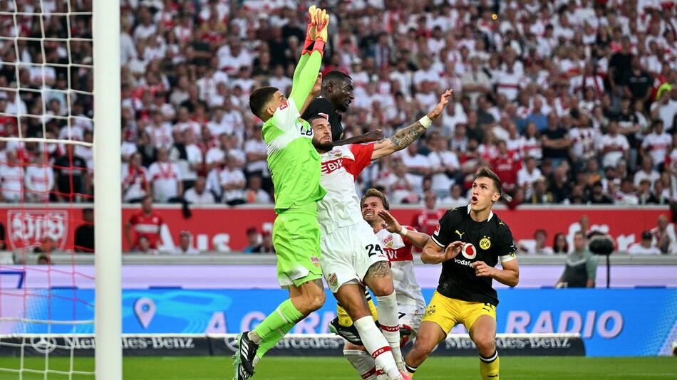 Dank Beier: BVB siegt beim VfB und übernimmt Tabellenführung