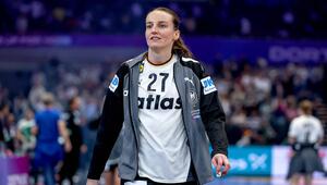 Kassenwartin Julia Maidhof treibt das Geld bei den DHB-Frauen ein.