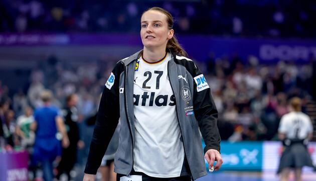 Kassenwartin Julia Maidhof treibt das Geld bei den DHB-Frauen ein.