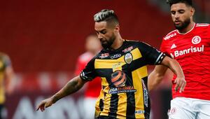 Trauert um seine Frau und seine beiden Kinder: Fußball-Profi Lucas Trejo.
