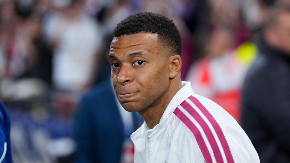 Was es mit den Diktator-Memes um Kylian Mbappé auf sich hat