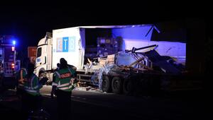 Mann auf A70 lebensgefährlich verletzt - Tanklaster in Brand