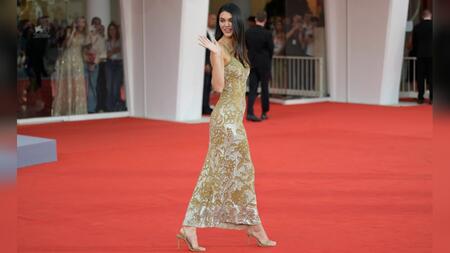 Kendall Jenner feiert Venedig-Debüt in Kleid aus ihrem Geburtsjahr