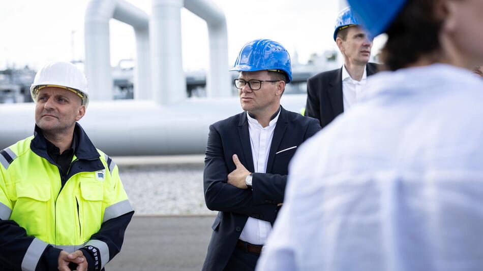 Carsten Schneider (SPD), zu Besuch auf dem Gelände von Gascade