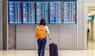 Frau am Flughafen