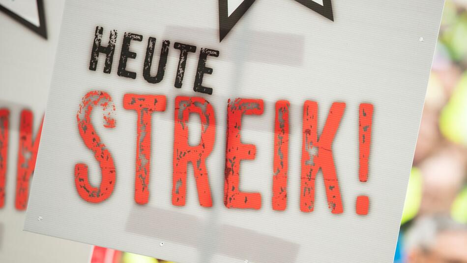 Ein Schild Schild mit der Aufschrift "Heute Streik!"