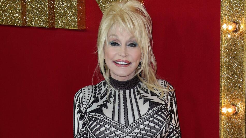 "Keine Sorgen machen": Dolly Parton verschwieg Krebs vor ihrer Familie
