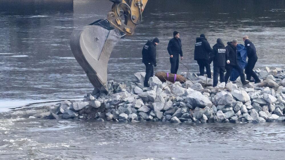 Entschärfung einer Bombe an der Carolabrücke