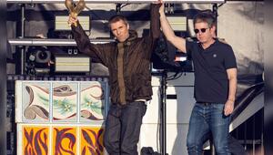 Darauf hat Manchester 16 Jahre gewartet: Liam und Noel Gallagher wieder gemeinsam auf der Bühne.