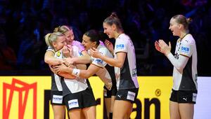 Der Moment, in dem Antje Döll (l.) ins All-Star-Team berufen wird.