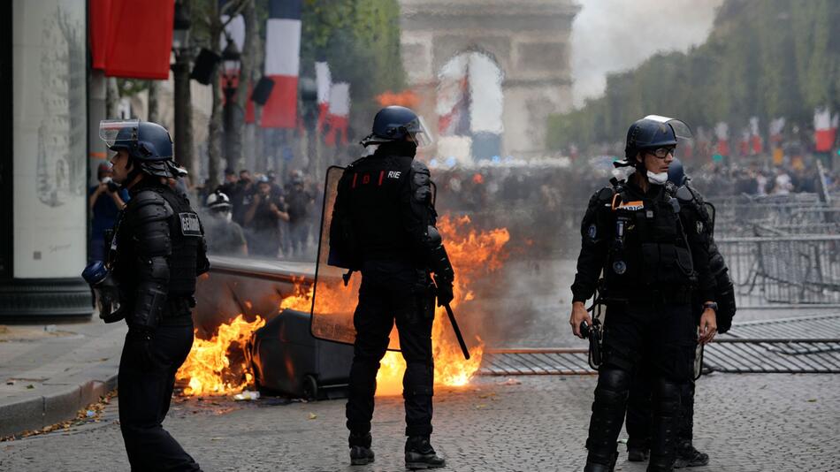 Frankreich sichert 14. Juli mit 130 000 Polizisten ab