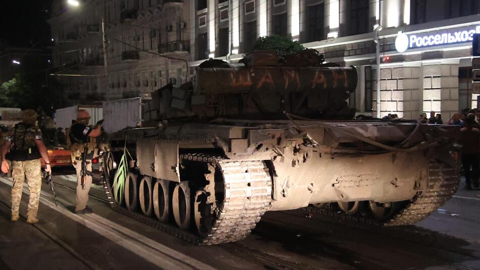 Panzer auf der Straße.