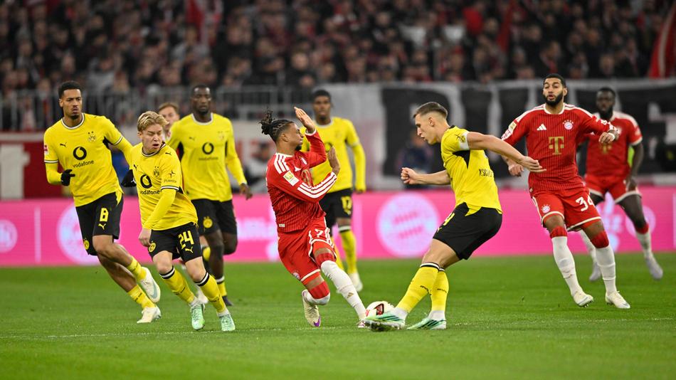 Riesenglück für den BVB! Olise trifft nur den Pfosten