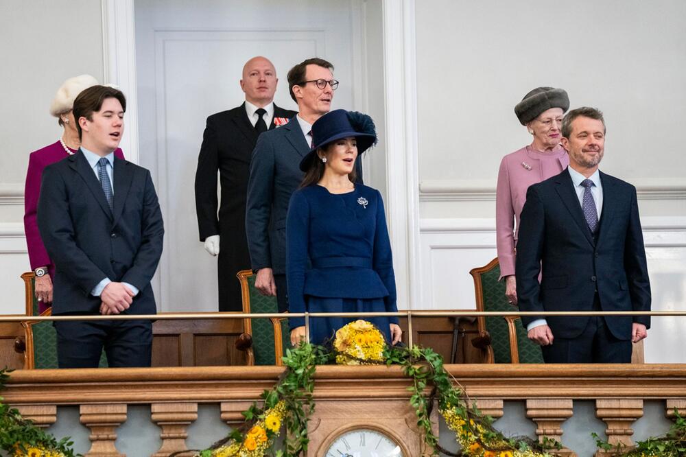 Dänemarks neues Königspaar im Parlament