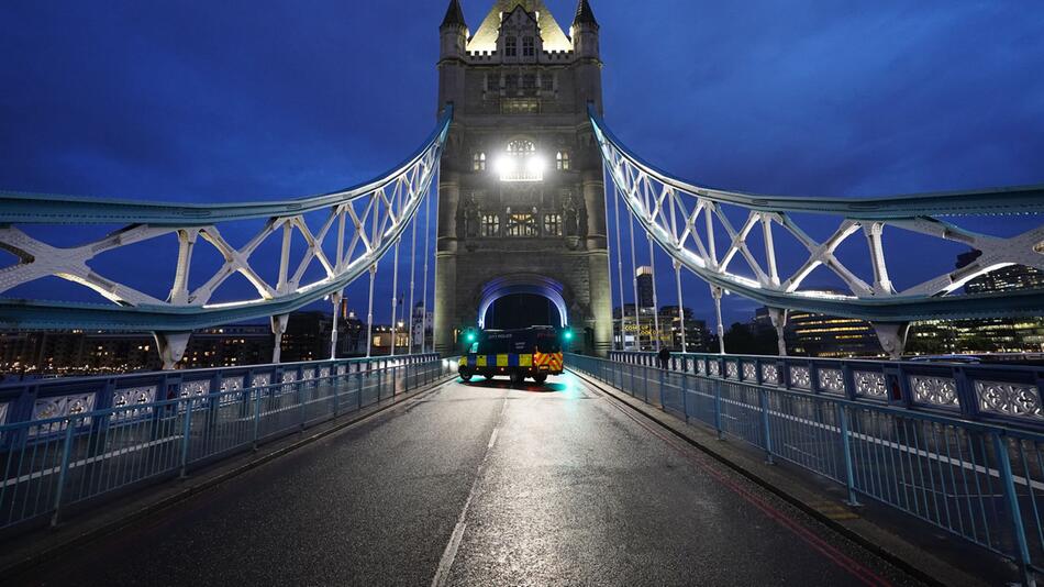 Störung der Tower Bridge in London