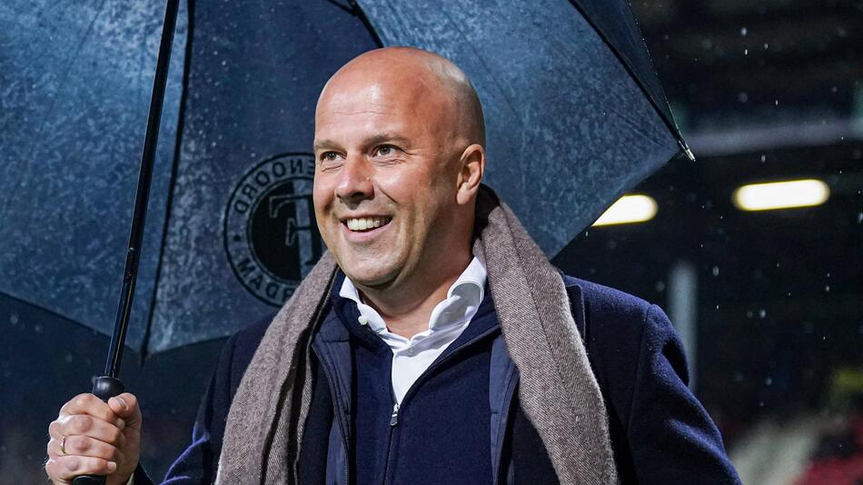 Feyenoord Rotterdams Trainer Arne Slot vor dem Duell in Deventer