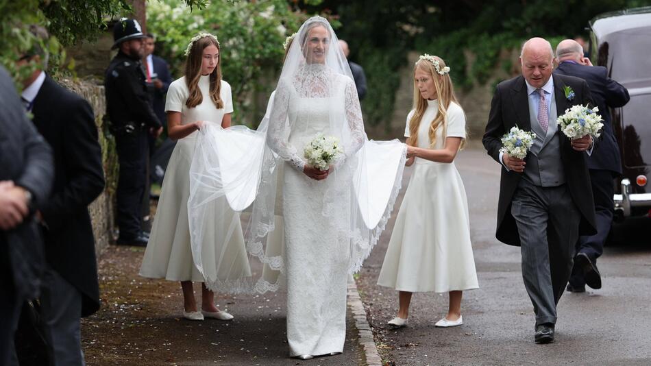 Harriet Sperlings Brautkleid ist ein Traum aus Spitze